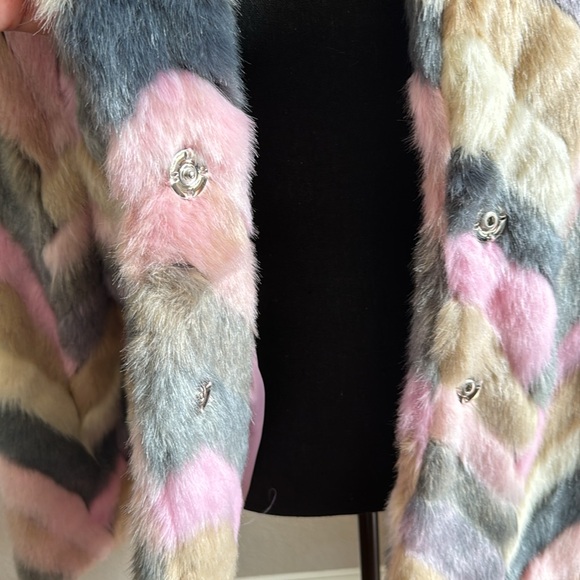 NWT super cute, faux fur coat! Bought from a boutique in Colorado. - Picture 2 of 6